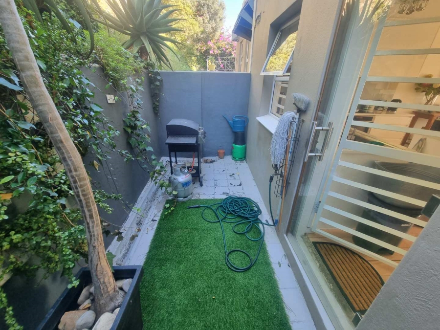 To Let 2 Bedroom Property for Rent in Green Point Western Cape